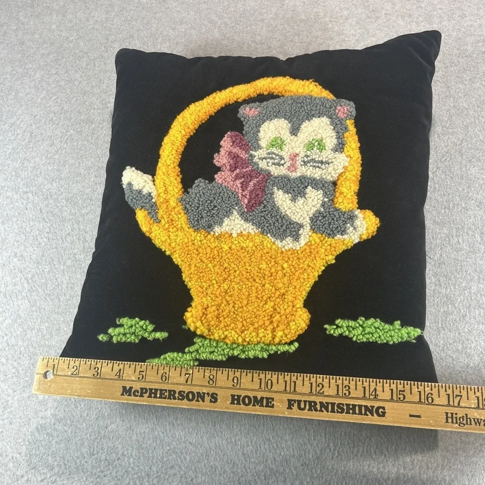 Vintage Cat Pillow Black Velvet Cushion Handmade Latch Hook 16 in Square